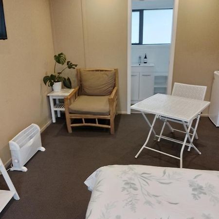 Best Budget Bed And Ensuite - Private Access Close To Beach ไวฮี ภายนอก รูปภาพ