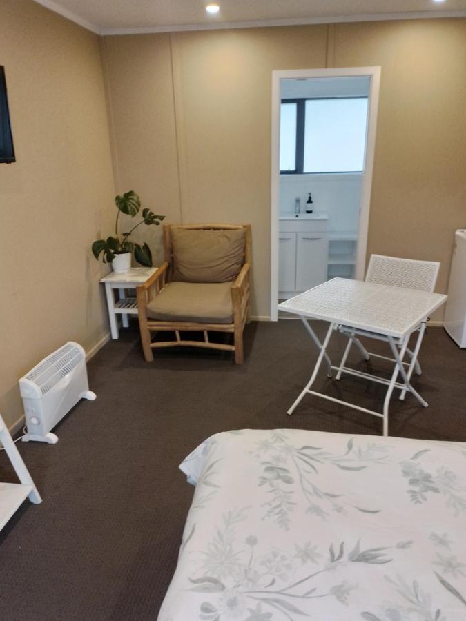 Best Budget Bed And Ensuite - Private Access Close To Beach ไวฮี ภายนอก รูปภาพ