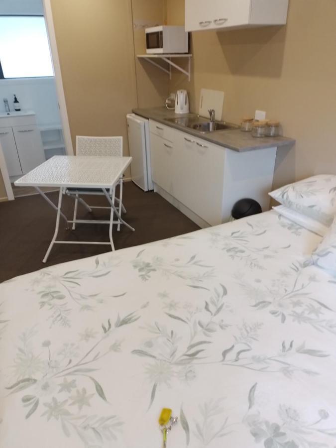 Best Budget Bed And Ensuite - Private Access Close To Beach ไวฮี ภายนอก รูปภาพ