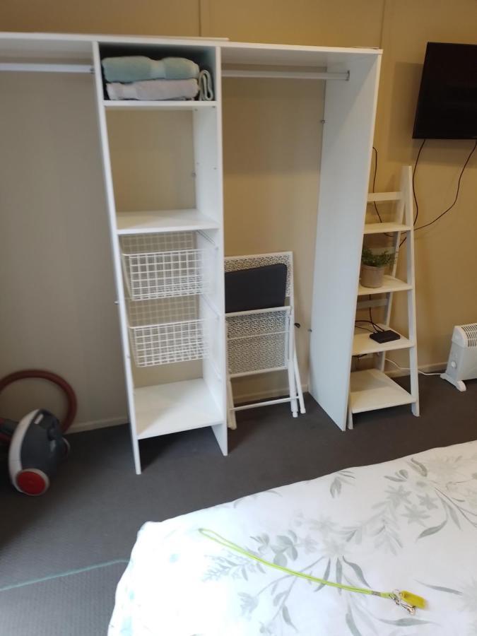 Best Budget Bed And Ensuite - Private Access Close To Beach ไวฮี ภายนอก รูปภาพ