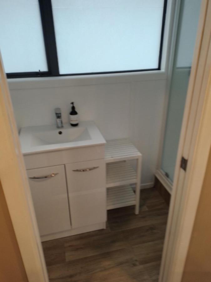 Best Budget Bed And Ensuite - Private Access Close To Beach ไวฮี ภายนอก รูปภาพ